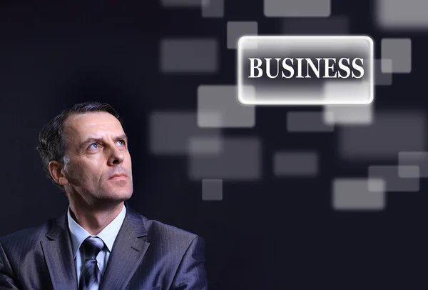 Homem de negócios e botão virtual — Fotografia de Stock