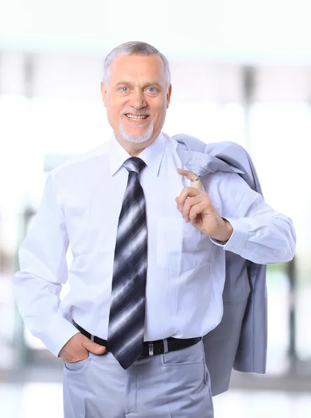 Portret van een gelukkig senior business man die lacht — Stockfoto