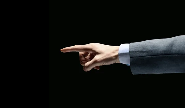 Poiniting επιχειρηματίας χέρι, απομονώνονται σε μαύρο — Φωτογραφία Αρχείου