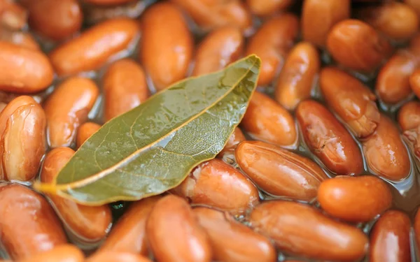 Cooked Kidney Beans with Bay Leaf — Stock Photo, Image