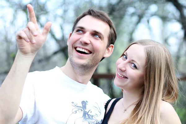 Retrato de um jovem casal feliz — Fotografia de Stock