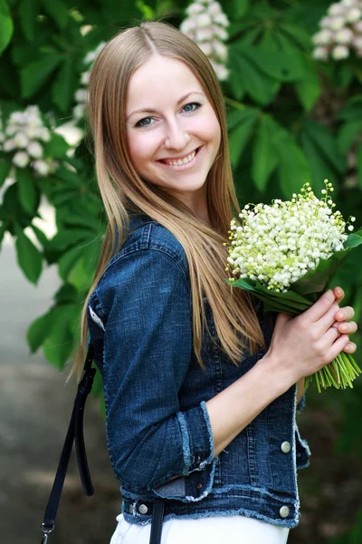Blond with a bouquet of lilies of the valley — Stock Photo, Image