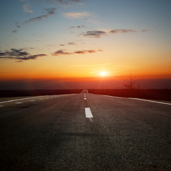 Асфальтированная дорога
