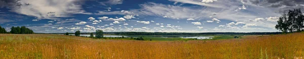Летняя панорама — стоковое фото