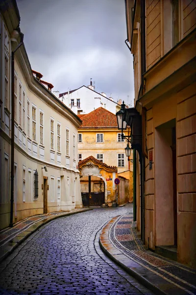 Kleine straat in Praag — Stockfoto