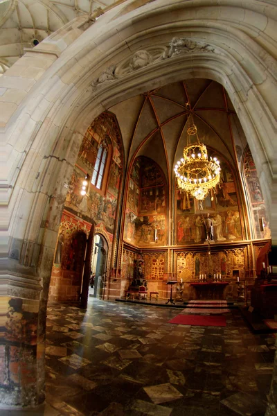 Interior da catedral gótica — Fotografia de Stock