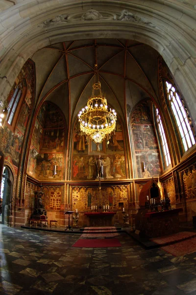 Vnitřek gotické katedrály — Stock fotografie