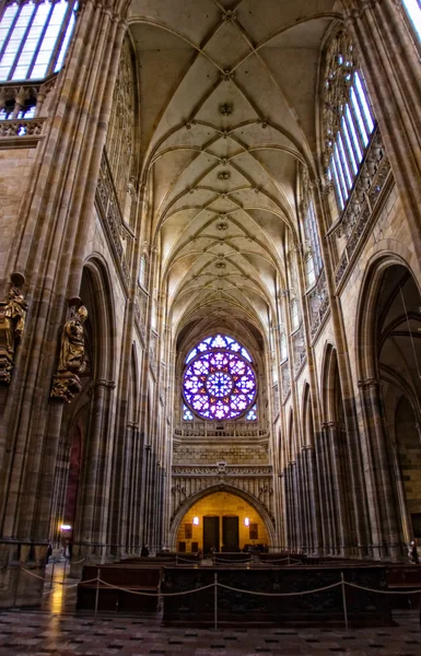 Interior de la catedral gótica —  Fotos de Stock