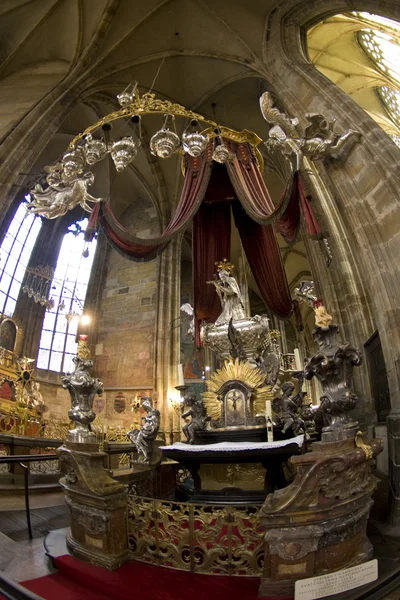 Interior de la catedral gótica — Foto de Stock