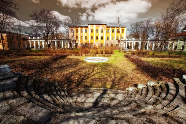 Desolate old mansion — Stock Photo, Image