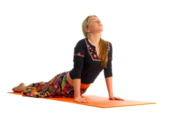 Urdhva mukha svanasana, en position i yoga, kallas också uppåt inför d — Stockfoto