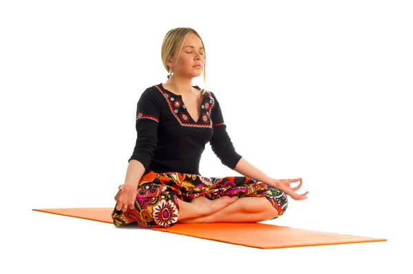 Siddhasana, una posición en Yoga, también se llama pose consumada —  Fotos de Stock