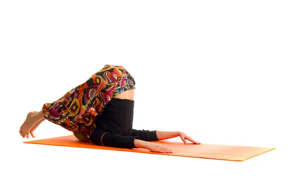 Halasana, una posición en Yoga, también se llama Plow —  Fotos de Stock