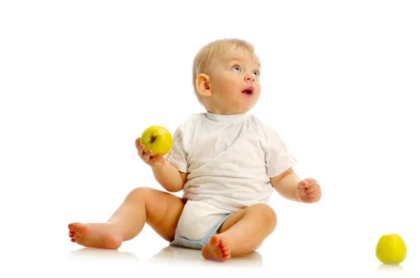 Malý chlapec jíst jablko — Stock fotografie