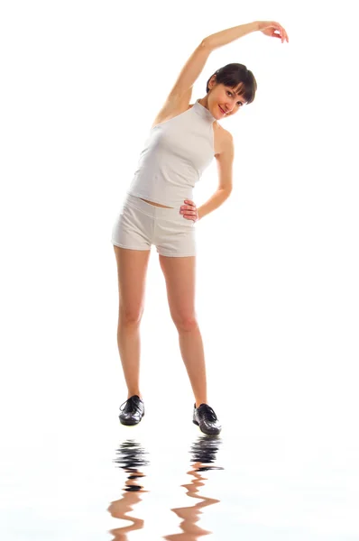 Attrayant jeune fille brune faisant des exercices actifs — Photo