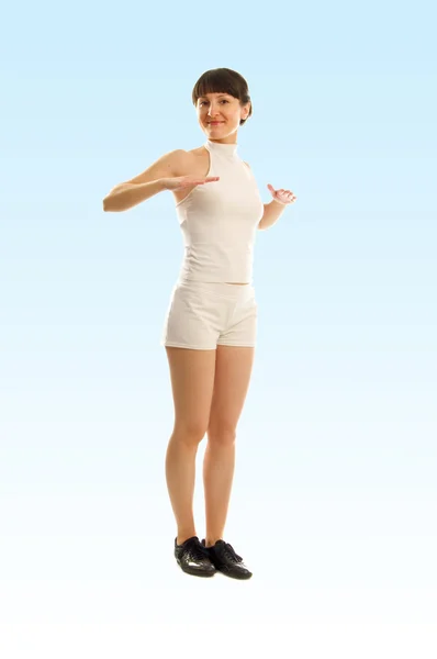 Atractiva joven morena haciendo ejercicios activos — Foto de Stock