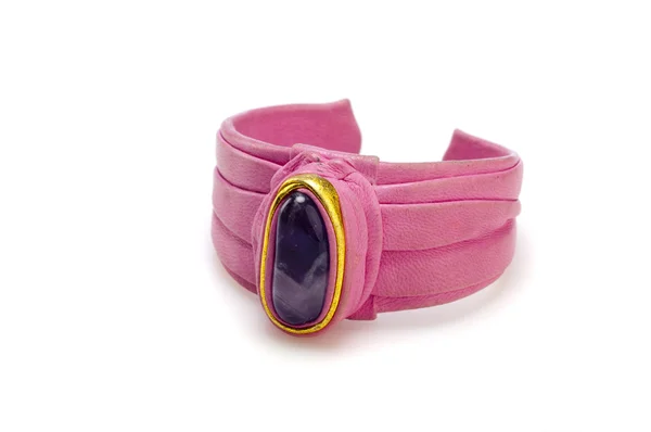 Bellissimo braccialetto rosa, isolato su bianco — Foto Stock