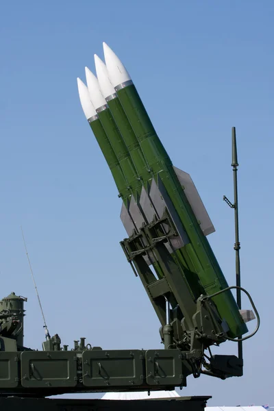 Několik ruských bojových raket zaměřených na obloze. — Stock fotografie