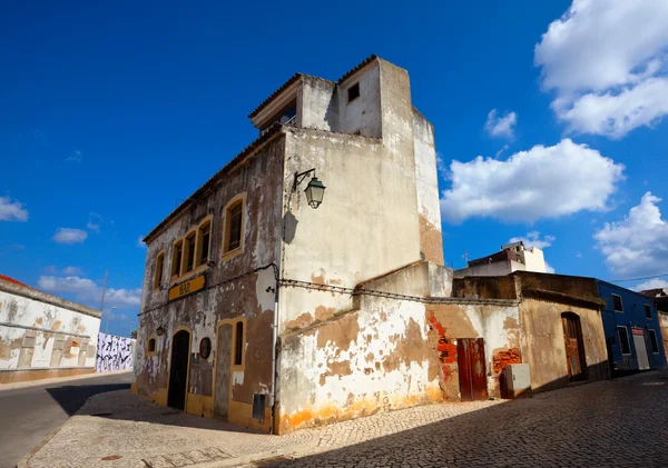 Stará budova ve městě Algarve — Stock fotografie