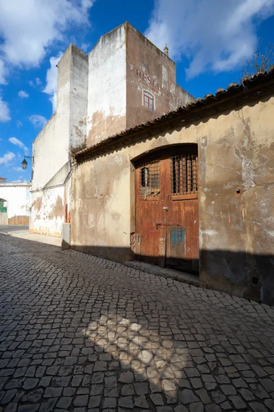 Vecchia strada con strada in pietra — Foto Stock
