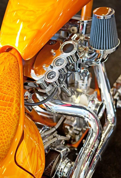 バイクのクローム メッキ エンジン — ストック写真