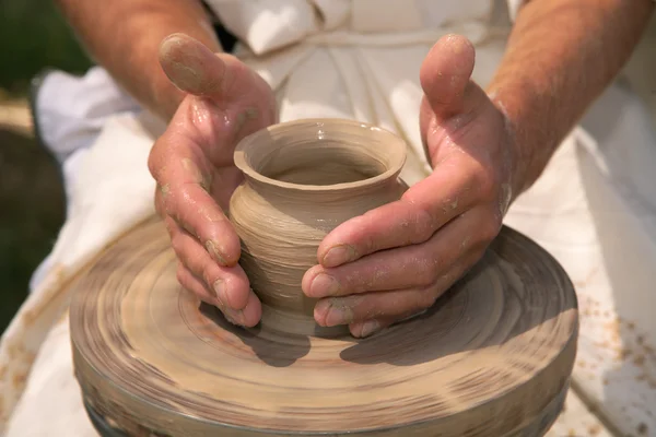 Hands of the potter — Stock Photo, Image