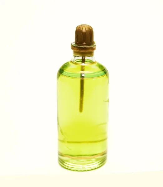 Бутылка с зеленой жидкостью — стоковое фото