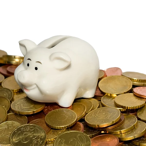 Banco porquinho em um fundo branco com moedas — Fotografia de Stock