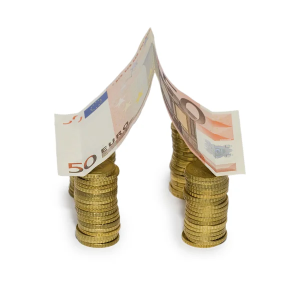 Femtio eurosedeln på högen av euromynt — Stockfoto