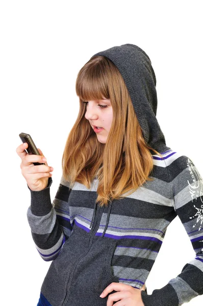 10 代の少女が sms を入力します。 — ストック写真