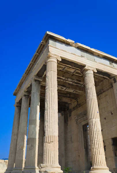 Храм Эрехтеума в Акрополе в Афинах, Греция — стоковое фото