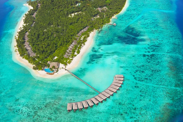 Isola tropicale alle Maldive — Foto Stock