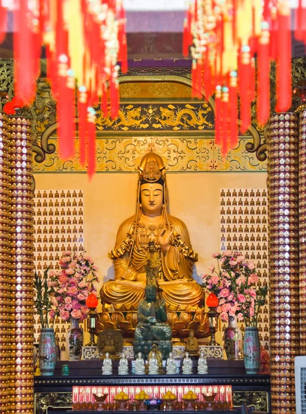 Estatua en templo de Thean Hou en Kuala Lumpur — Foto de Stock