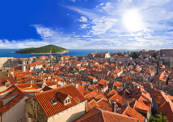Cidade Dubrovnik na Croácia ao pôr do sol — Fotografia de Stock