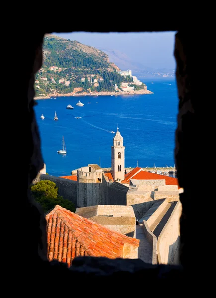 Janela e Dubrovnik em Croácia — Fotografia de Stock