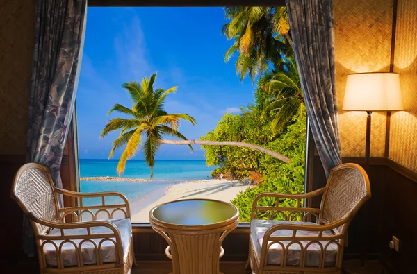 Hotelový pokoj a tropická krajina — Stock fotografie