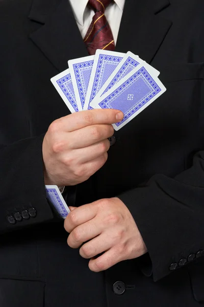 Mani e carte da gioco nella manica — Foto Stock