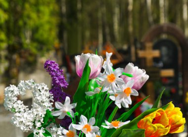 çiçekler ve mezarlığı