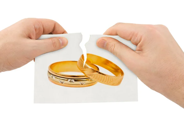 Handen scheuren foto met bruiloft ringen — Stockfoto