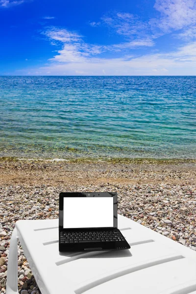 Netbook on beach — Stock Photo, Image