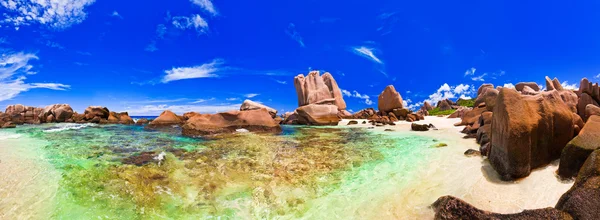 Panorama tropikalnej plaży na Seszelach — Zdjęcie stockowe