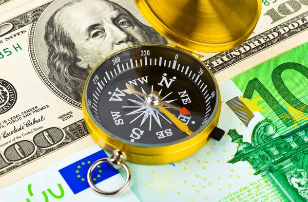 Kompas en geld — Stockfoto