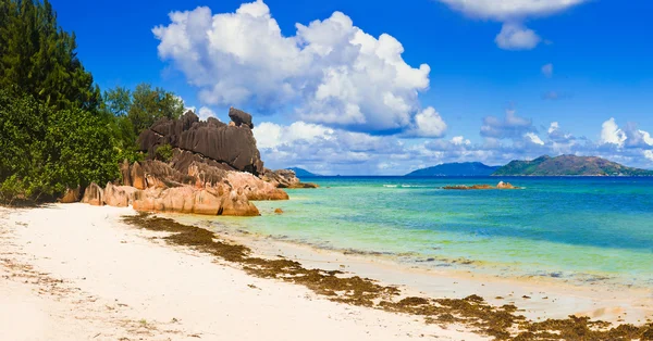 Strandpanorama auf der Insel Curieuse auf den Seychellen — Stockfoto