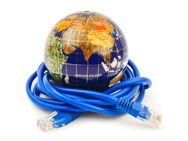Küre ve internet kablosu — Stok fotoğraf