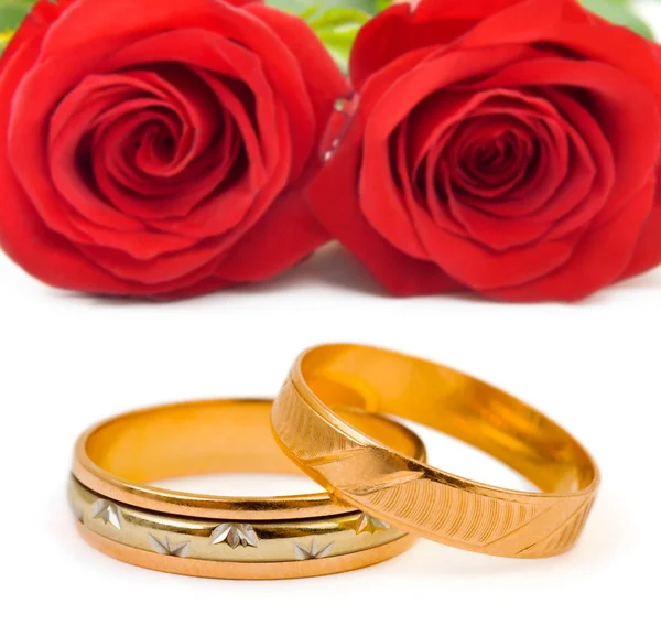 Rózsa és jegygyűrű — Stock Fotó