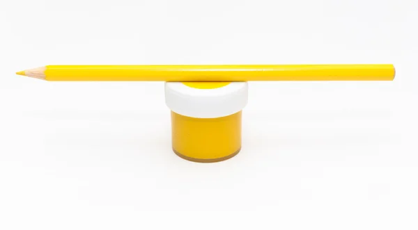 Lápis e guache amarelos — Fotografia de Stock