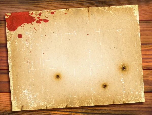 Старая текстура бумаги с красной кровью на деревянном фоне. — стоковое фото