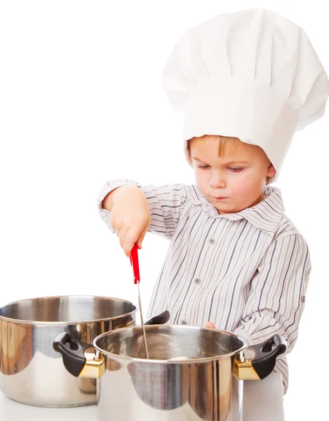 Een grappige jongen is uitbeelden van een kok — Stockfoto