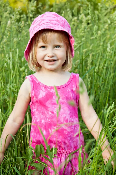 A little girl in the field — Stock Photo, Image