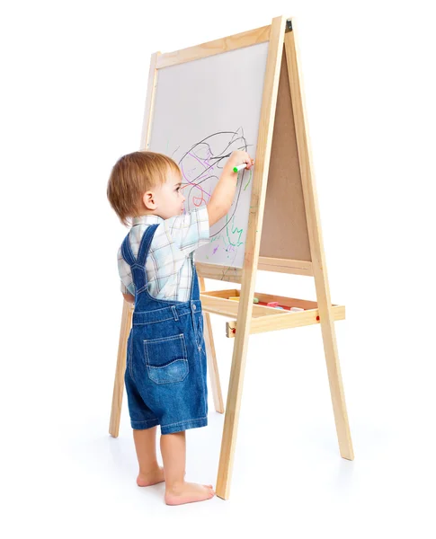 En pojke ritning på en svart tavla. isolerad på en vit bakgrund Stockfoto
